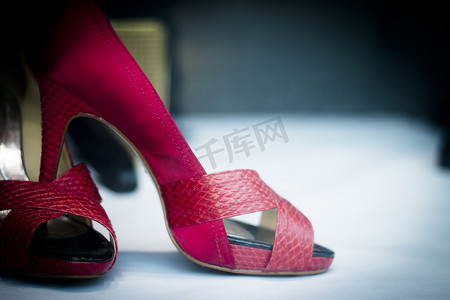 优雅的女人红色通用鞋