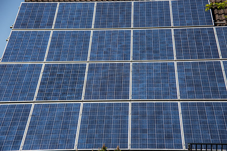 太阳能硅片摄影照片_用于屋顶光伏发电的太阳能电池