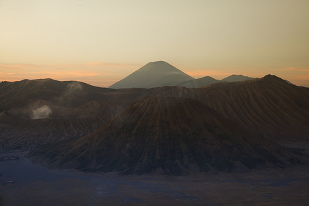 印度尼西亚爪哇布罗莫火山，色彩鲜艳生动的主题