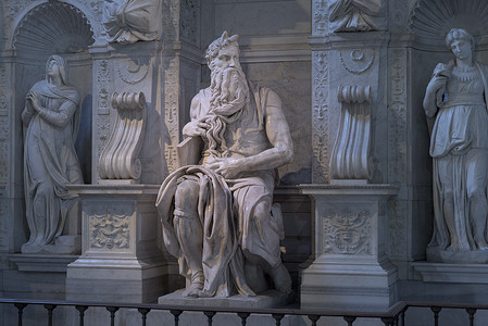 利世摄影照片_米开朗基罗的摩西雕塑在罗马文科利的圣佩特里奥，