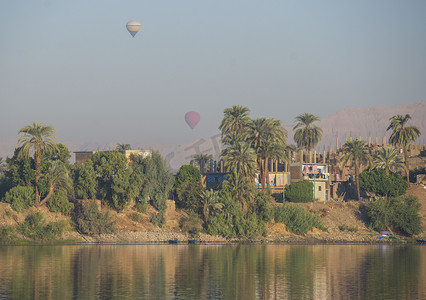 埃及尼罗河景观显示卢克索西岸有热空气
