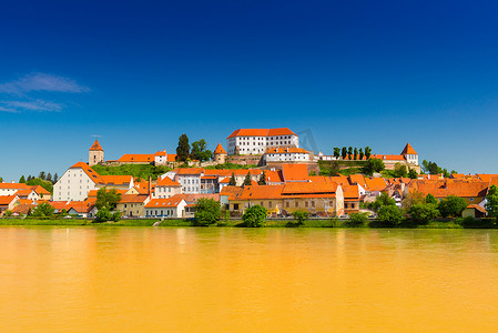 斯洛文尼亚老欧洲小镇普图伊的城市景观。