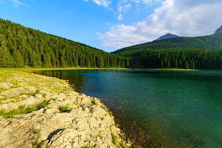 杜米托尔黑湖