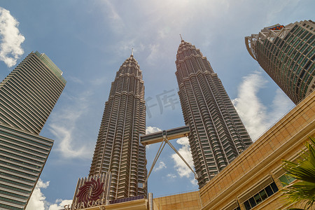 2017春节新摄影照片_吉隆坡，马来西亚-CIRCA 2017：KLCC 或双子塔的景观，也称为双子塔，是吉隆坡的双子摩天大楼。