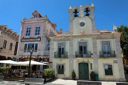 葡萄牙卡斯卡伊斯-2018 年 6 月 25 日：卡斯卡伊斯大广场与市政厅
