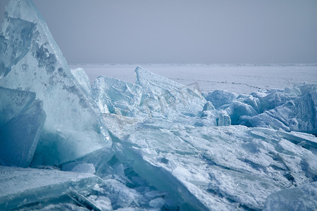 冰山水面摄影照片_卡普恰盖湖的冰