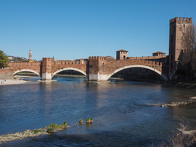 维迪斯摄影照片_维罗纳的卡斯特韦基奥桥（Castelvecchio Bridge）又名斯卡利格桥（Scaliger Bridge）