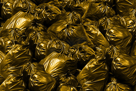 袋塑料垃圾，背景垃圾场污染垃圾袋，黄色和金色，垃圾箱，垃圾，垃圾，垃圾，塑料袋堆