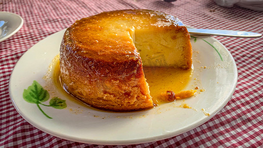 果德摄影照片_传统的古巴果馅饼盛在盘子里