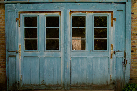 生态博物馆摄影照片_阿尔萨斯生态博物馆的蓝色门