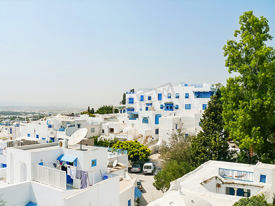 突尼斯西迪布赛义德的传统白色和蓝色房屋。
