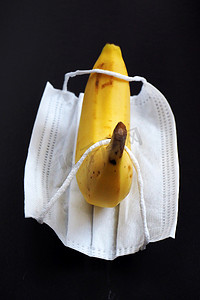 吃香蕉可以保证正常饮食，形成抵御 Covidien-19 的屏障，