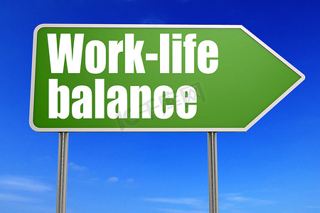 工作与生活平衡摄影照片_与绿色路标的工作生活平衡词