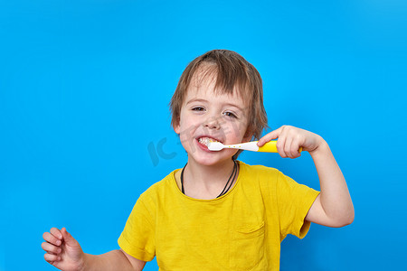 儿童的刷牙摄影照片_儿童刷牙工作室