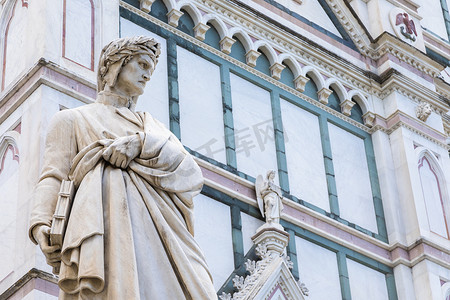 意大利雕塑摄影照片_意大利托斯卡纳地区佛罗伦萨的但丁·阿利吉耶里雕像。