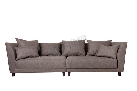 现代灰色布艺沙发，配有在白色背景上隔离的枕头。