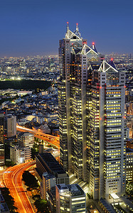 东京柏悦酒店大楼夜间全景