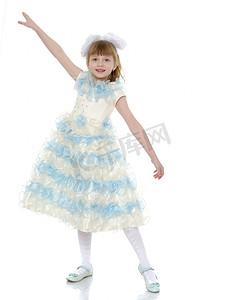 艾莎公主摄影照片_白色礼服的小公主