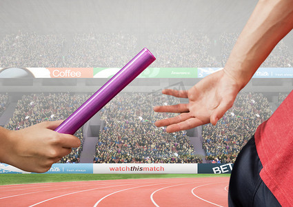 海报竞技摄影照片_运动员在后台体育场接力赛中传递接力棒