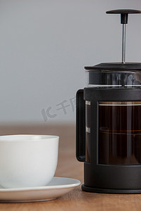 咖啡壶摄影照片_咖啡壶和一杯黑咖啡