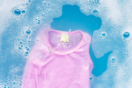 粉色小童无袖衫浸泡婴儿洗衣粉水d