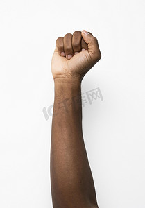 拳头摄影照片_黑人举起拳头