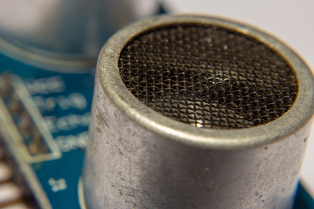 发射器摄影照片_arduino 传感器的其中一个超声波发射器的特写
