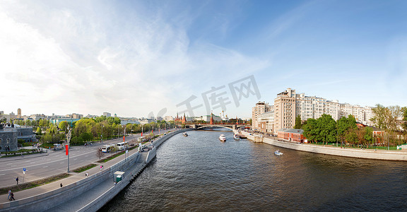 莫斯科全景-莫斯科河、克里姆林宫、综艺剧院、大克里姆林宫、天使大教堂。