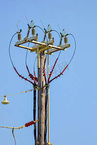 高压电杆和输电线路