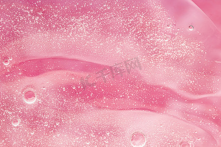 平面设计摄影照片_抽象粉红色液体背景、油漆飞溅、漩涡图案和水滴、美容凝胶和化妆品质感、当代魔法艺术和科学作为豪华平面设计