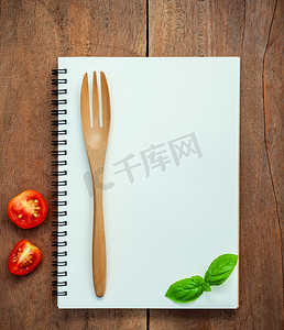 食品背景和食品菜单设计甜罗勒和樱桃汤姆