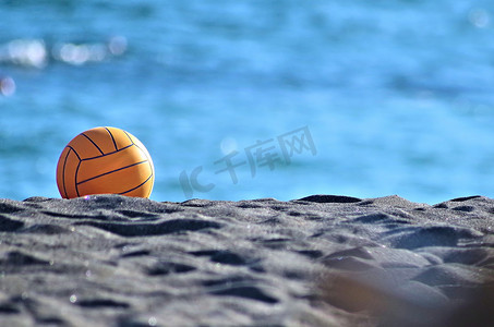 黄色沙滩排球
