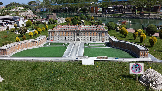 意大利里米尼 - 2019 年 7 月 12 日 - 意大利里米尼微型主题公园意大利（微型意大利） - 小规模复制著名景点