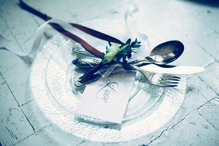 餐具和宴会邀请函的背景图片