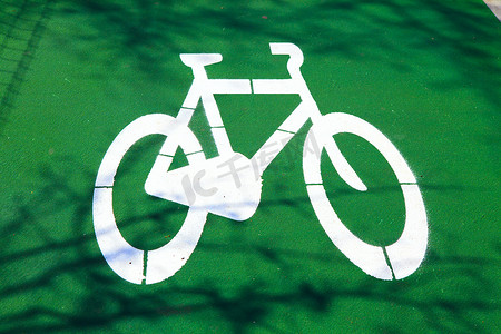 路径指示摄影照片_葡萄牙里斯本路上的自行车标志