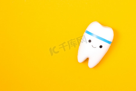 口气清新摄影照片_牙科概念，儿童牙痛的治疗