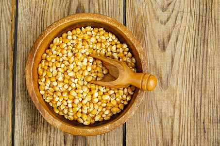 干玉米粒摄影照片_将玉米粒晒干放入碗中，用于制作爆米花。