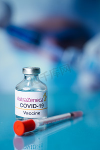 印度马斯基2020年11月21日：阿斯利康公司Coronairus或带注射器的covid-19疫苗的说明性编辑图片