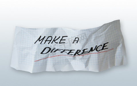 撕纸上的“make a difference”这个词