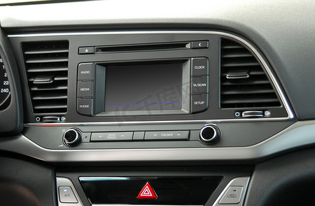 现代汽车仪表板上的屏幕多媒体系统