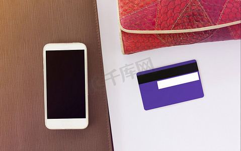 信用卡的罕见或背面带有空白签名区域