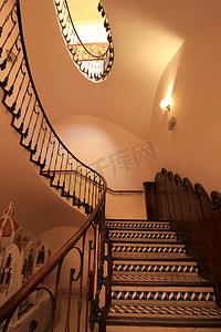 诺韦尔达戈麦斯-托尔托萨文化中心的现代主义楼梯