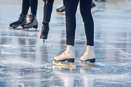 人的腿滑冰特写