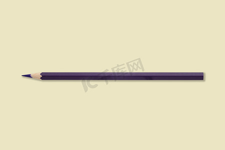 白色背景上的紫色铅笔