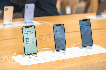 美国佛罗里达州阿文图拉 — 2019年9月20日：苹果新智能手机上市时展示了iPhone 11、11 Pro和Pro Max