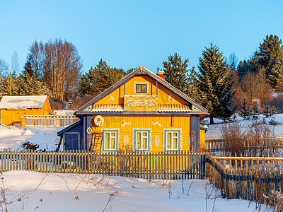 冬季乡村典型的乡村木屋