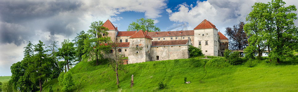 乌克兰利沃夫地区斯维尔日城堡全景