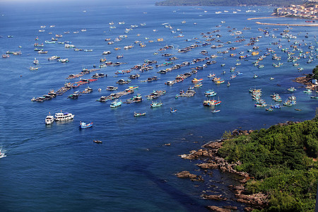 越南富国岛海上一组船只的鸟瞰图