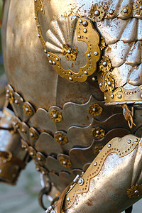 战士背景摄影照片_古代骑士盔甲的一部分。中世纪的概念。金属质感