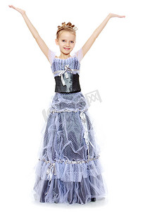 美丽的小女孩穿着公主裙。